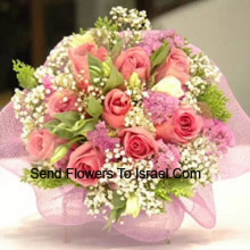 Bouquet de 12 roses roses avec des remplissages